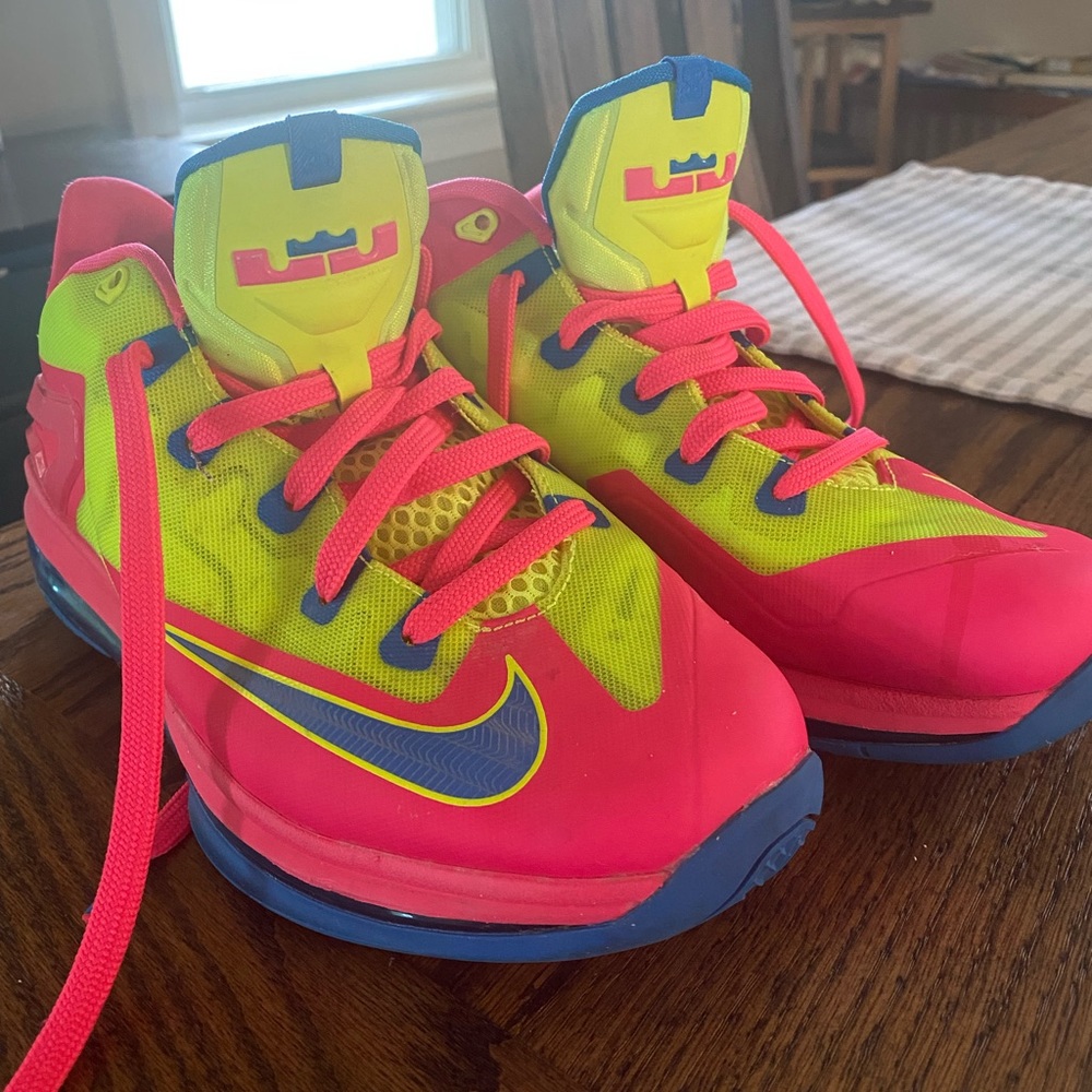 Kids/women’s Nike Max LeBron XI Low GS